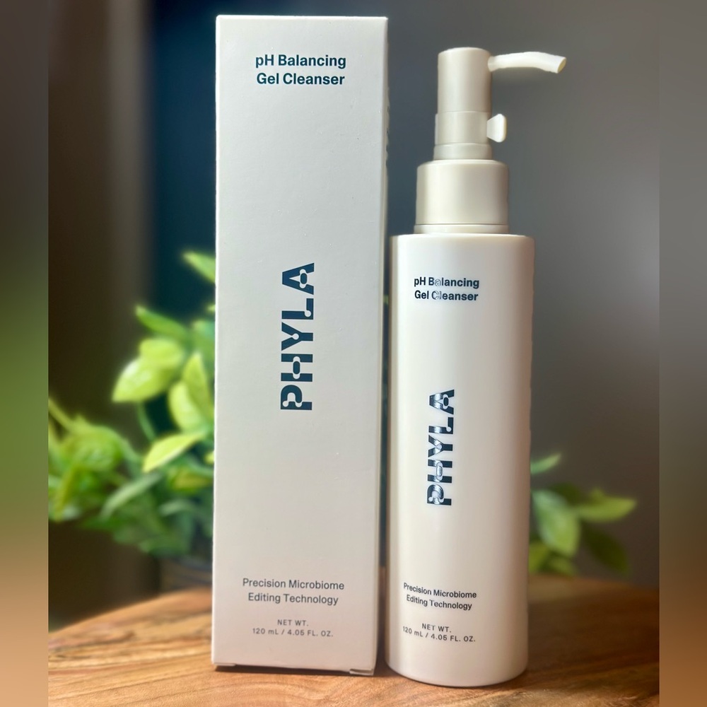 PHYLA- pH Balancing Gel Cleanser - White